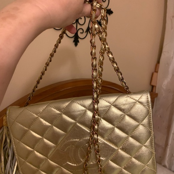 Absolutely stunning gold Chanel purse . Looks like new, vintage ! - Picture 4 of 5
